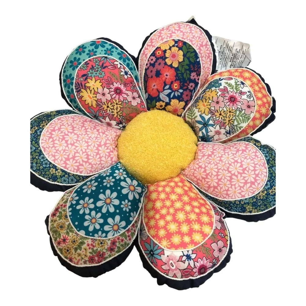 Vintage cottage inspired quilt look sunflower shaped‎ decor pillow brand new